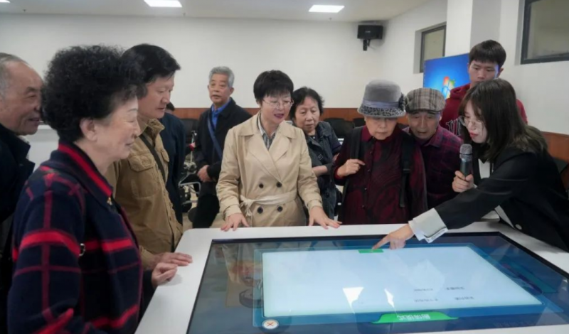 市纪委机关离退休干部来我?？疾斓餮? onError=