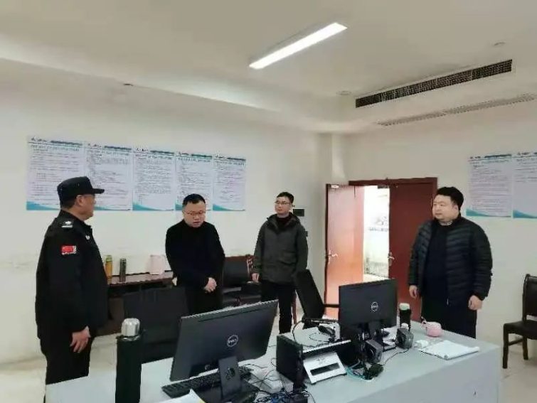新春送龘 温暖人心