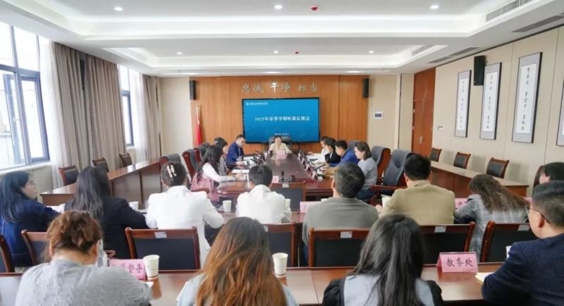 聚焦“双高”新要求 精准把脉提质量—学校党委书记王荣秀走进课堂听课评课并进行集中反馈
