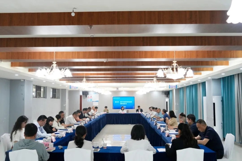 阆中市政协主席张晓波一行来校考察调研