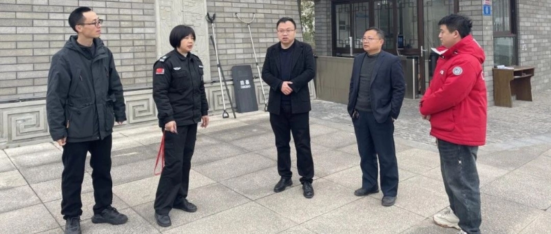 大年初一，我校看望慰问在岗教职员工