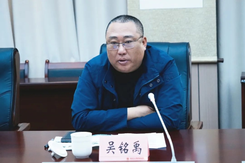 吴.jpg