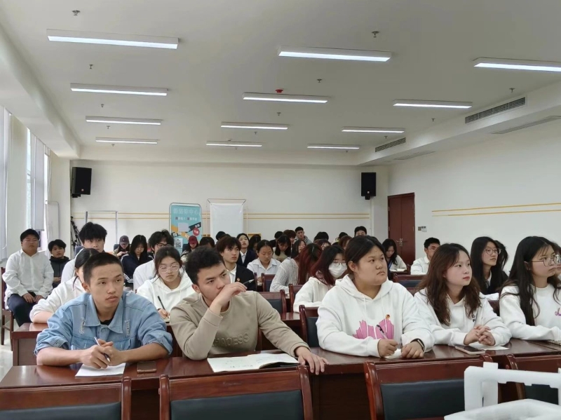 学校举行第七期团校第二次学生会干部培训