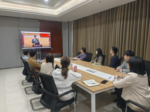 基础教学部组织全体教师收看学习“传承红色基因·争当青年先锋”红色典型进高校宣讲活动