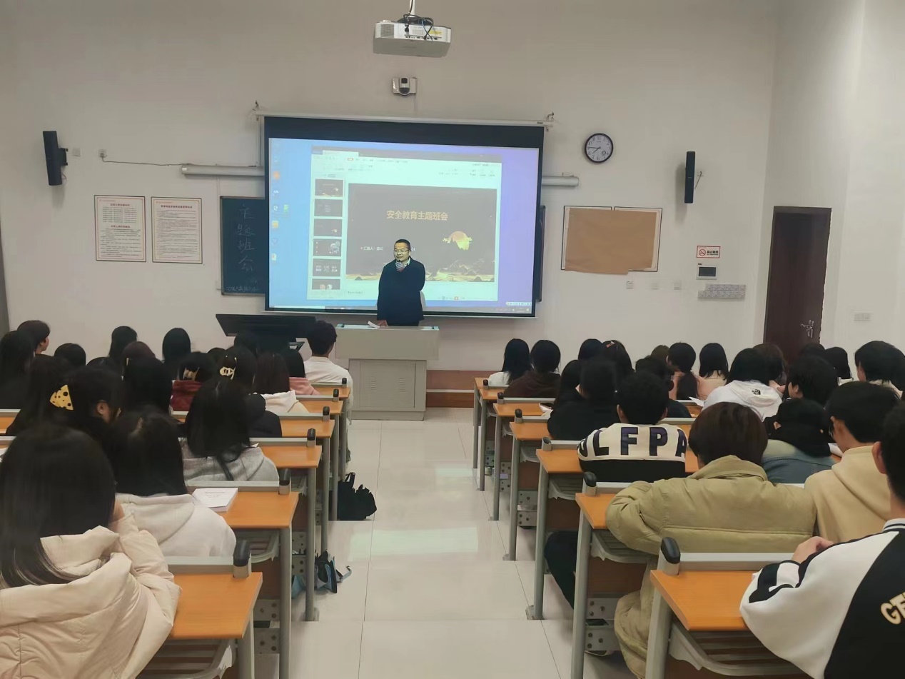 党委副书记、纪委书记柴小强到经济管理系调研学生管理工作