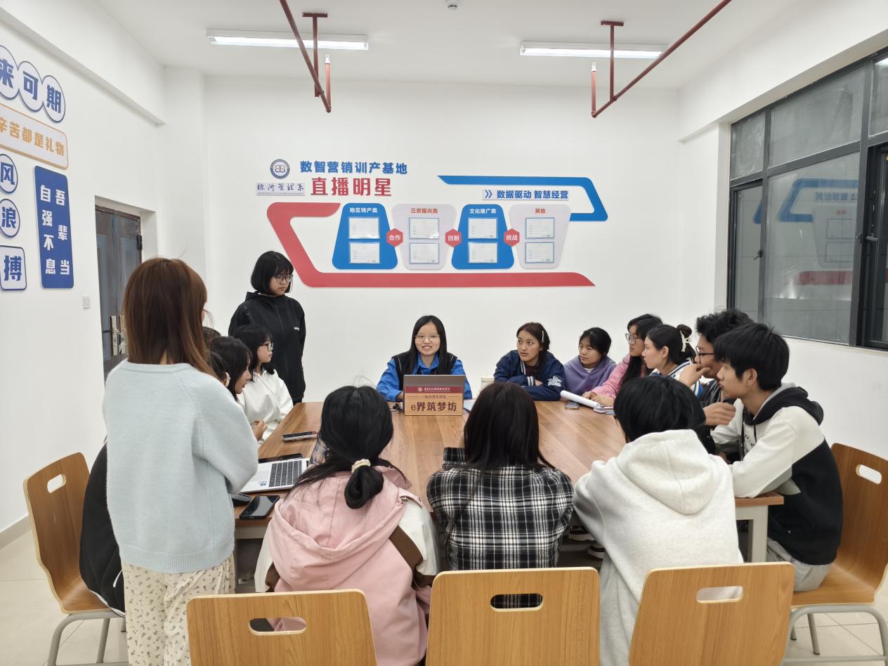 经济管理系开展“导师讲堂进学生社区”活动 助力学子扎根地方产业