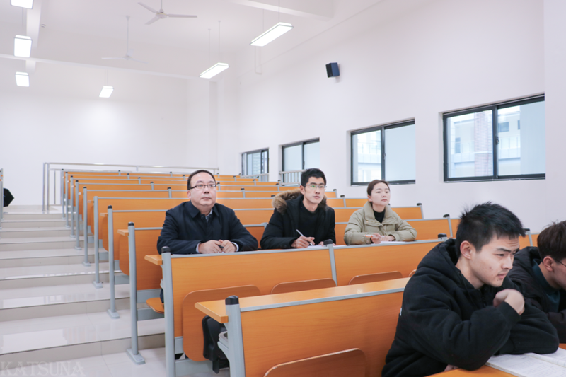 我校领导深入一线随堂听课