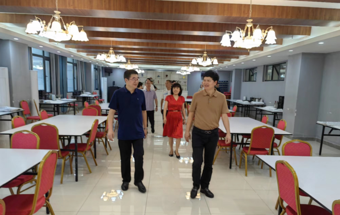 南部县政协副主席彭勇一行来校考察调研